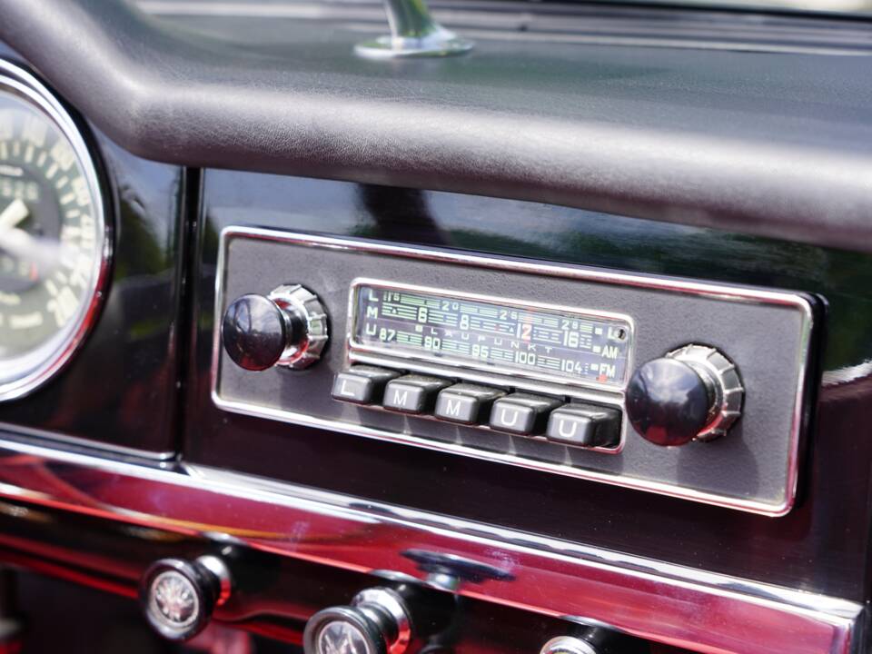 Image 9/10 of Alfa Romeo Giulia 1600 Spider (1962)
