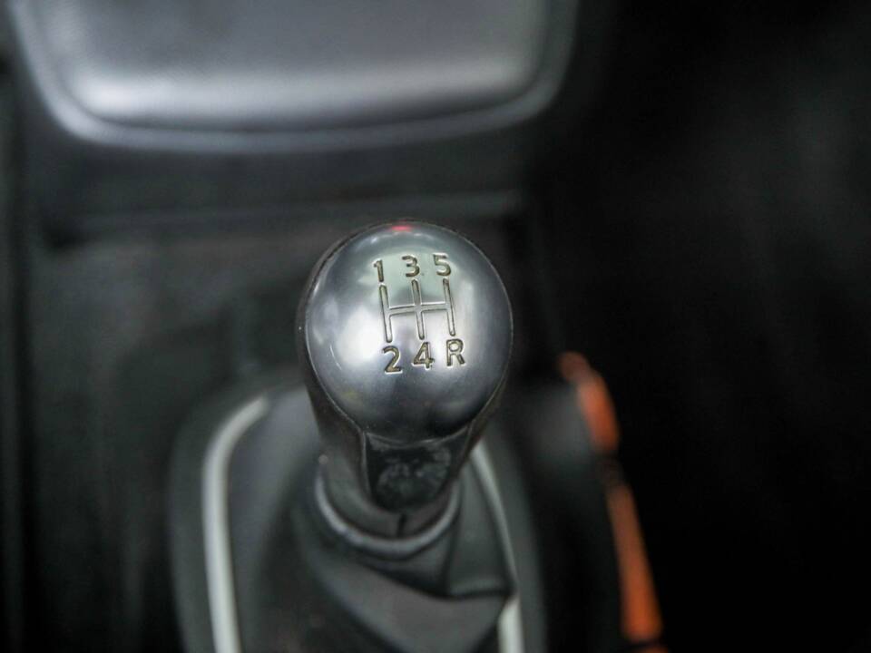 Image 32/47 of Nissan Micra C+C 1.6 (2008)