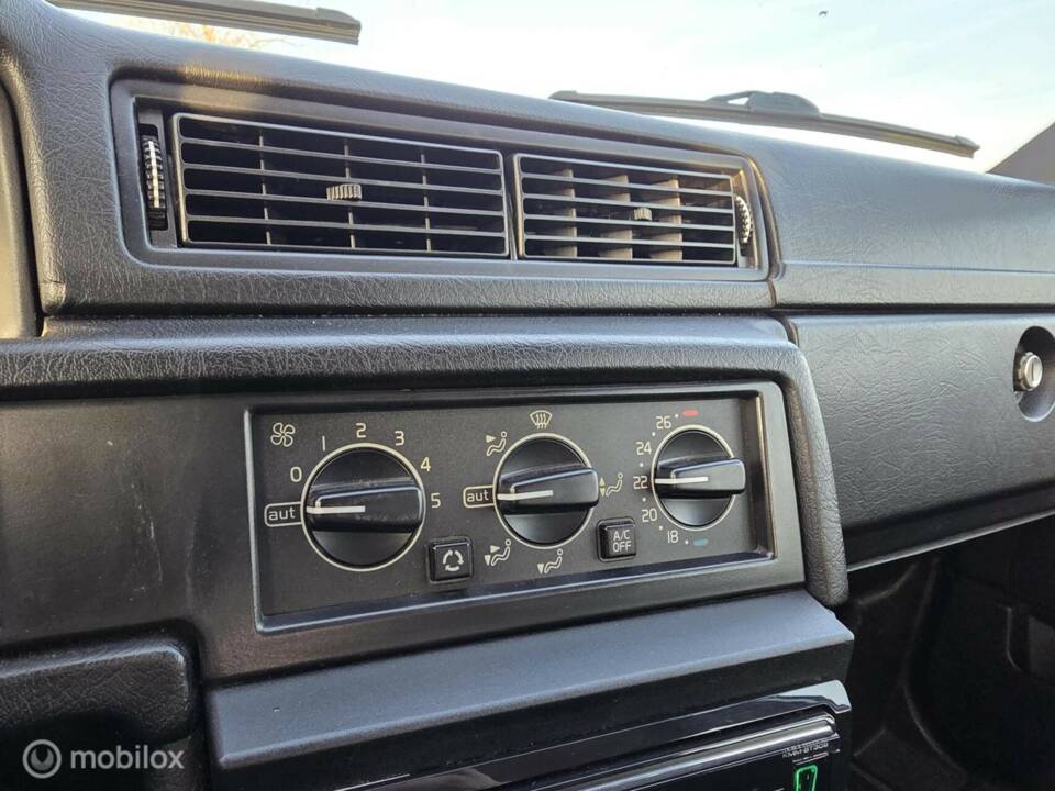 Bild 20/31 von Volvo 940 2.3i (1993)