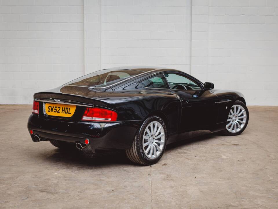 Image 4/8 of Aston Martin V12 Vanquish (2003)