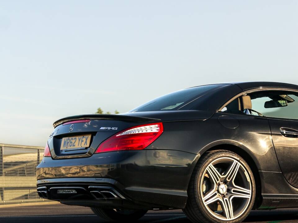 Image 20/33 de Mercedes-Benz SL 63 AMG (2012)