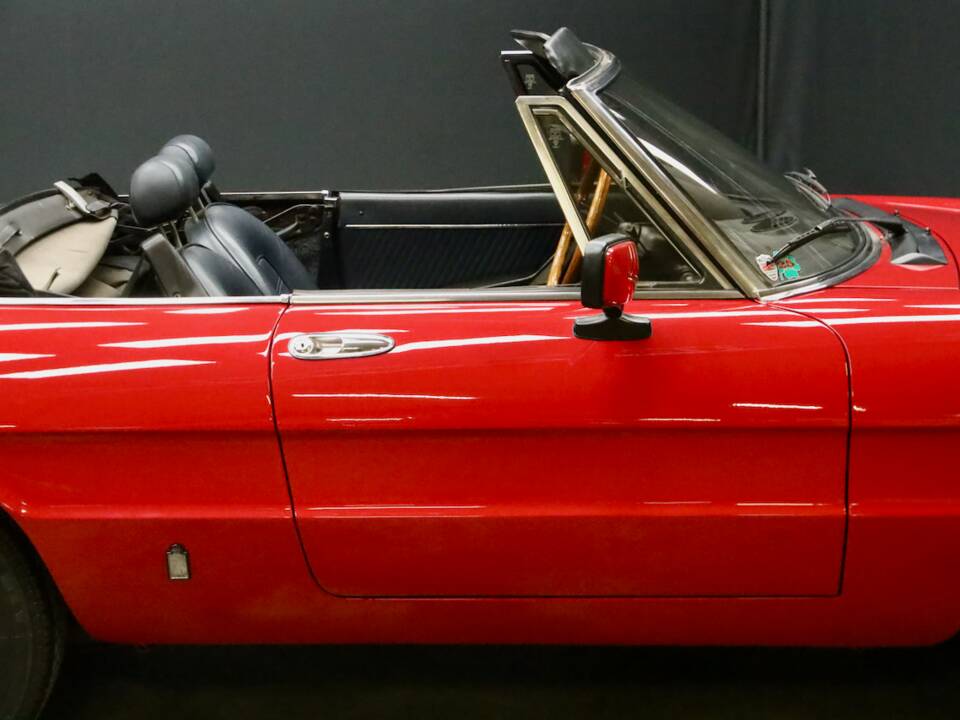Afbeelding 39/50 van Alfa Romeo Spider Veloce 2000 (1982)