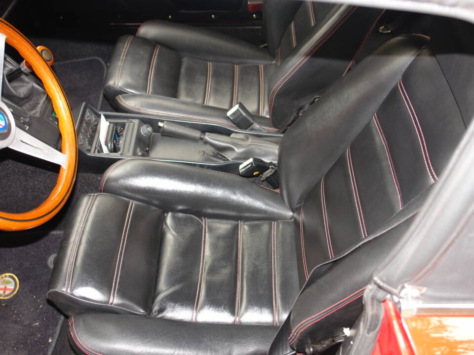 Bild 14/16 von Alfa Romeo 2.0 Spider (1989)