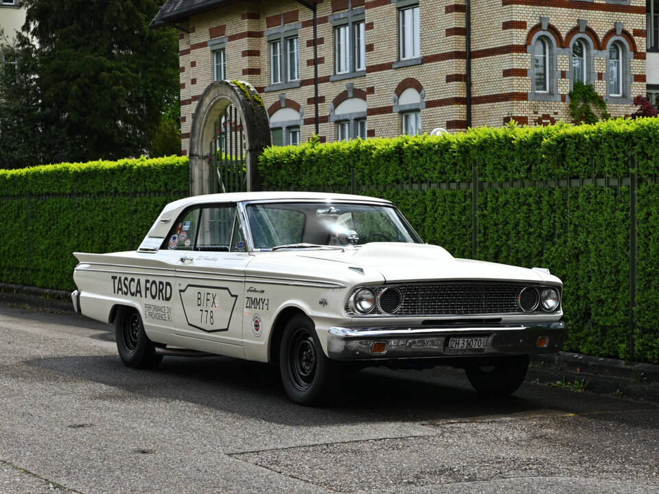 Image 2/70 of Ford Fairlane 500 (1963)