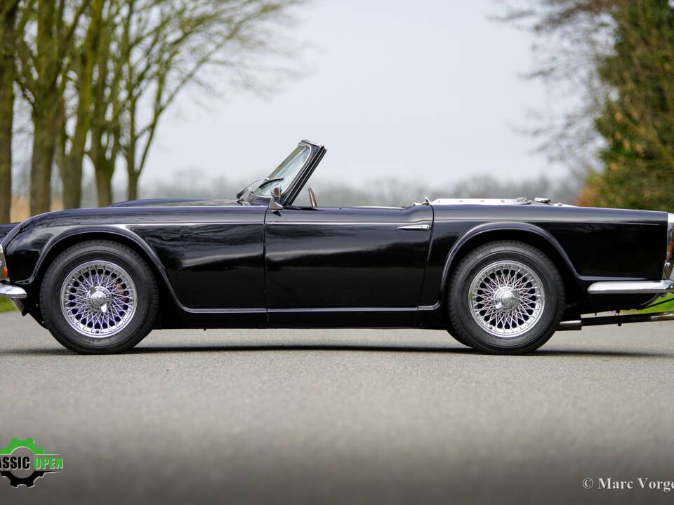 Image 3/37 of Triumph TR 4 (1965)