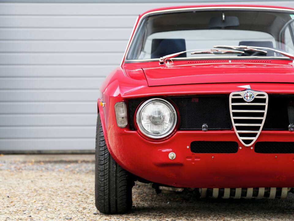 Immagine 16/48 di Alfa Romeo Giulia 1750 GT Am (1970)
