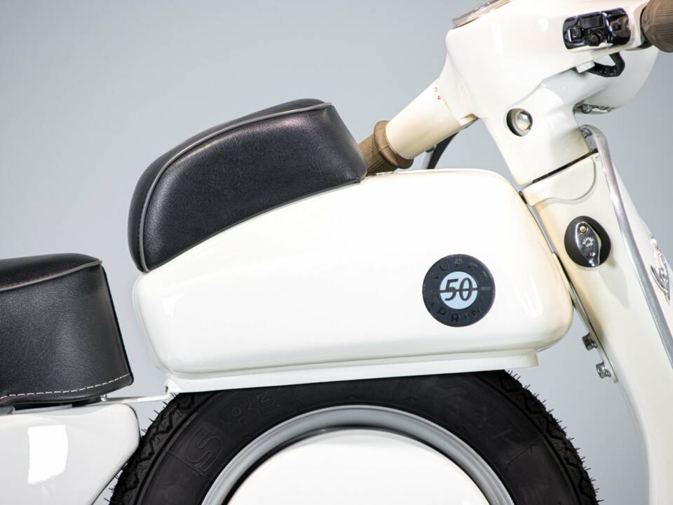 Image 27/41 de Piaggio Vespa 50 SS (1966)