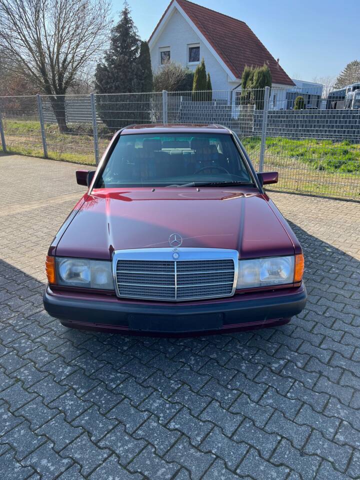 Imagen 17/17 de Mercedes-Benz 190 E 1.8 (1992)