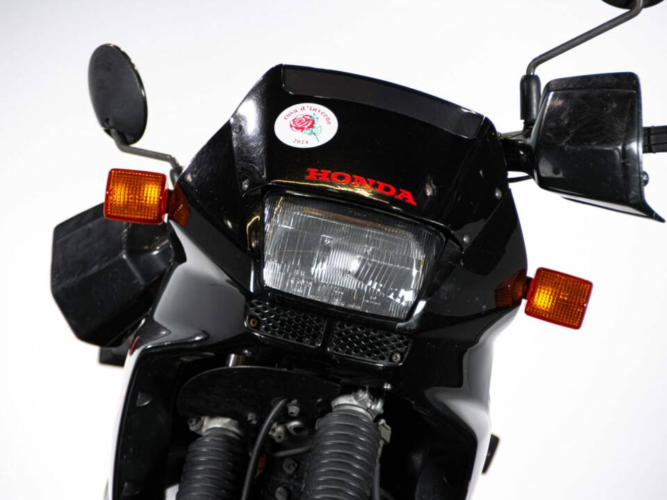 Image 30/38 de Honda NX 650 Dominator (1988)