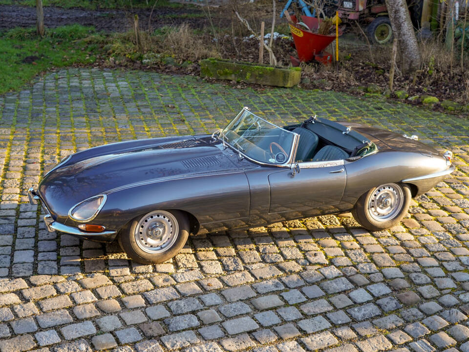 Bild 37/52 von Jaguar E-Type 4.2 (1965)