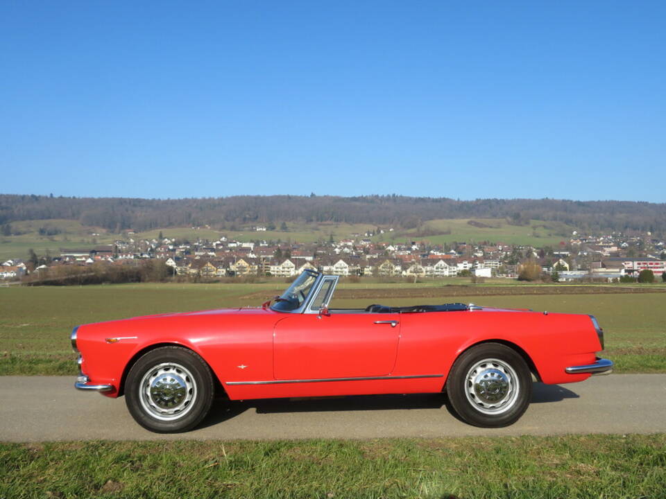 Image 3/21 of Alfa Romeo 2600 Spider (1966)