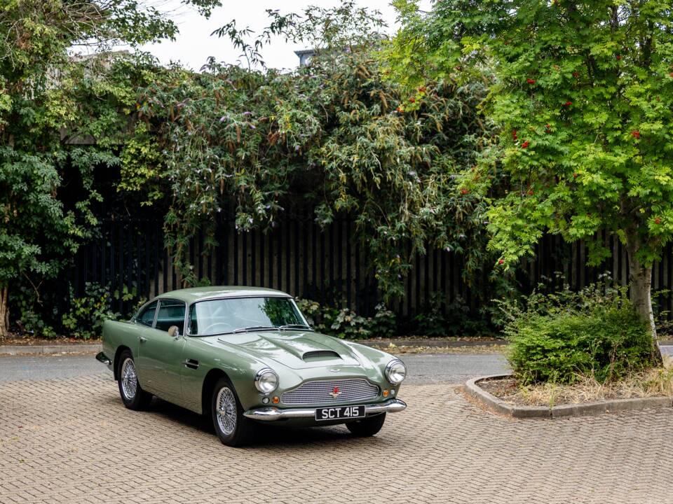 Image 11/50 de Aston Martin DB 4 (1960)