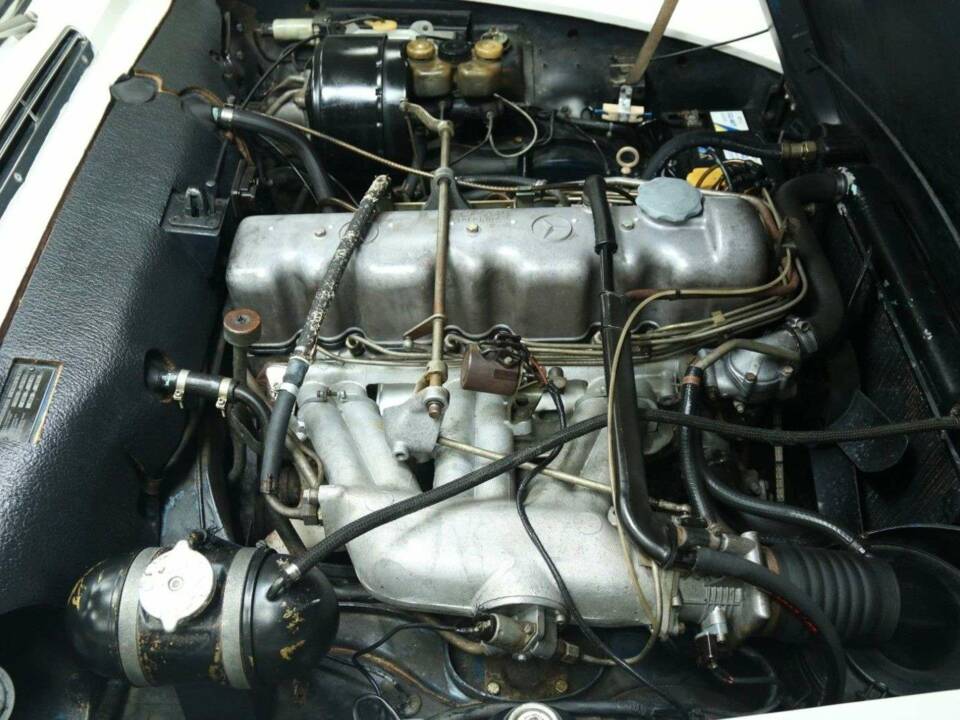 Image 44/50 of Mercedes-Benz 280 SL (1968)
