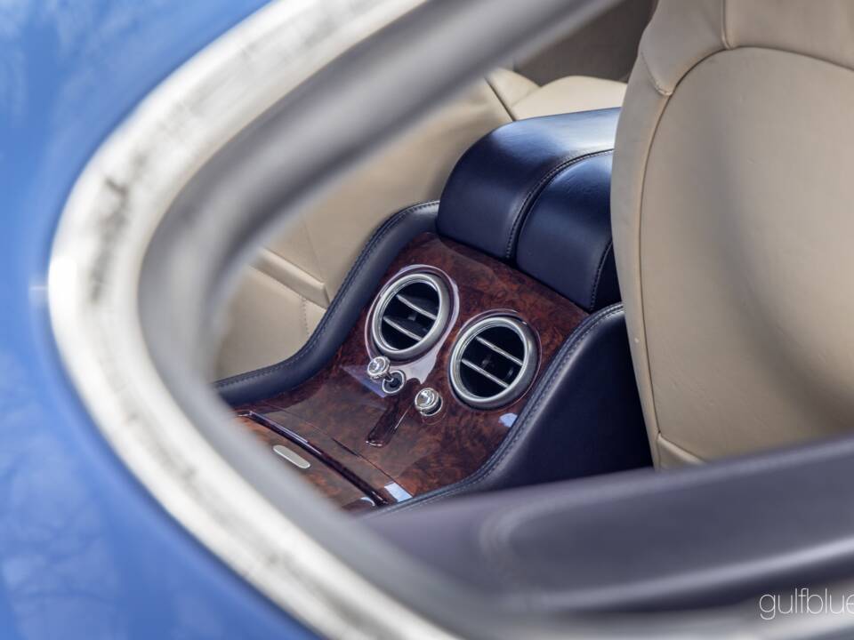 Image 37/75 of Bentley Continental GT (2004)