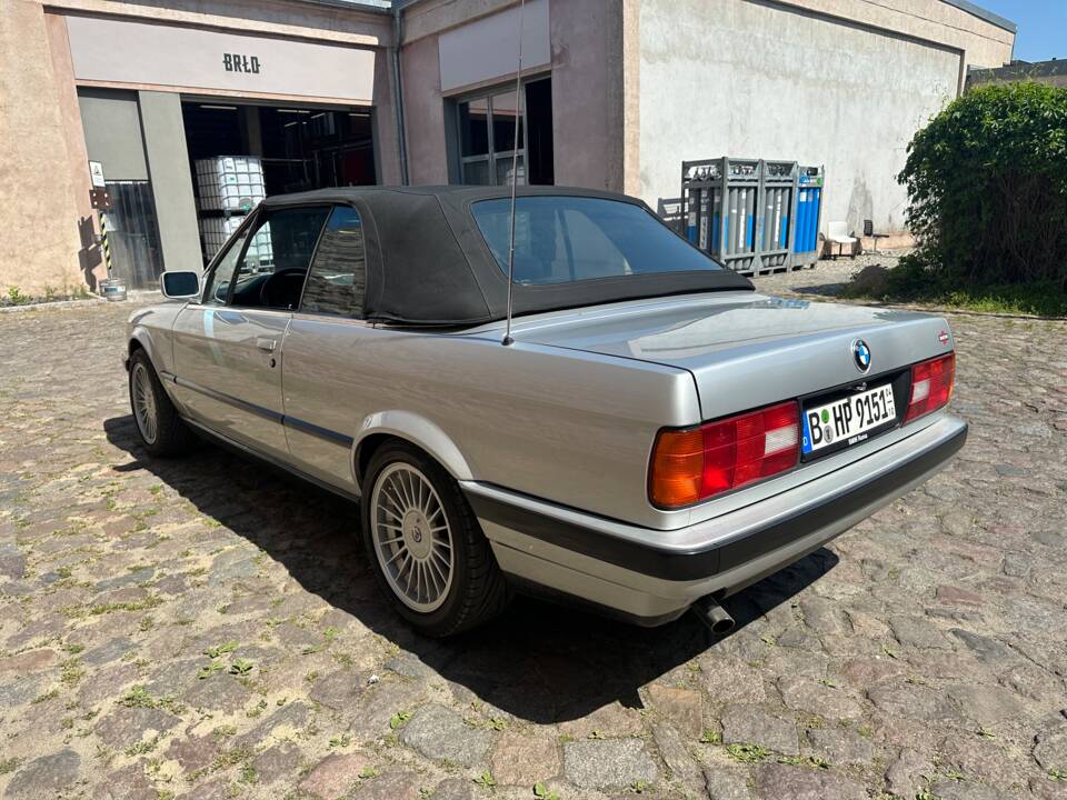 Image 12/29 of BMW 318i (1991)