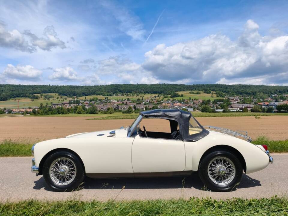 Image 4/27 of MG MGA 1500 (1958)