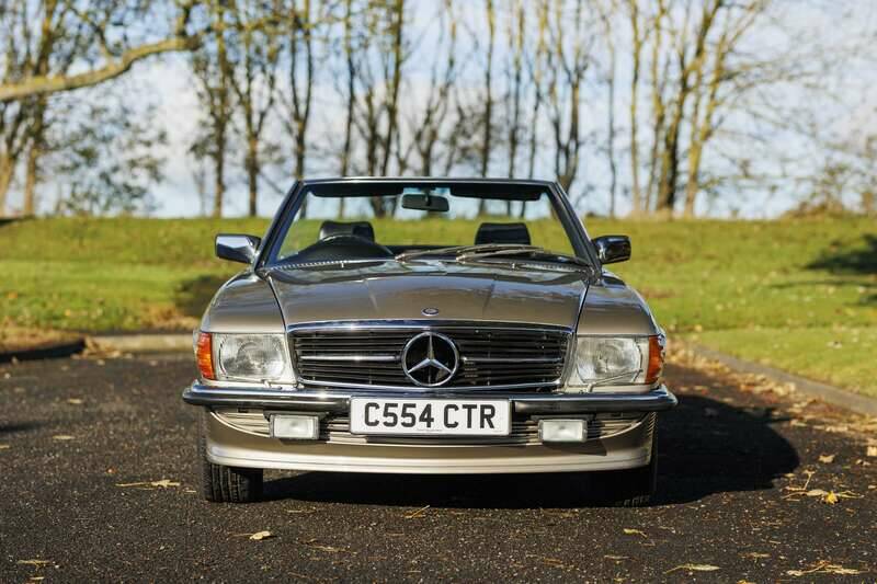 Immagine 6/33 di Mercedes-Benz 500 SL (1986)