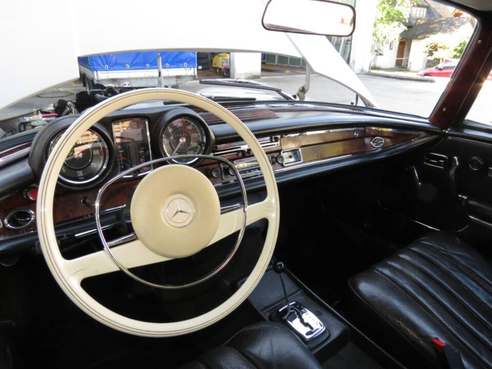Image 35/73 de Mercedes-Benz 280 SE (1969)