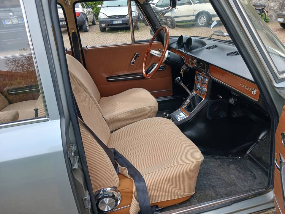 Image 11/15 of Alfa Romeo 1750 Berlina (1970)