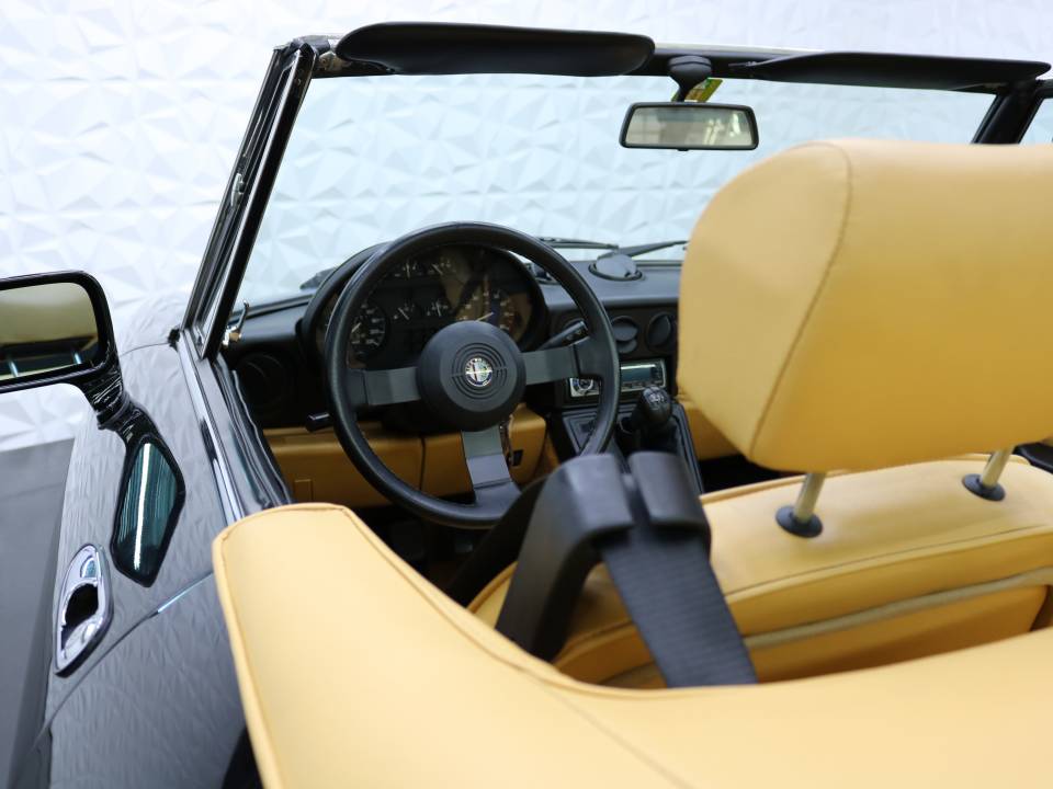 Imagen 20/38 de Alfa Romeo 2.0 Spider (1990)