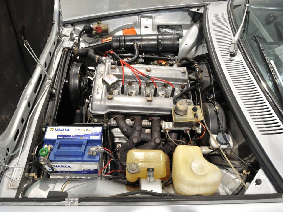 Bild 15/25 von Alfa Romeo Alfetta GTV 2.0 L (1980)