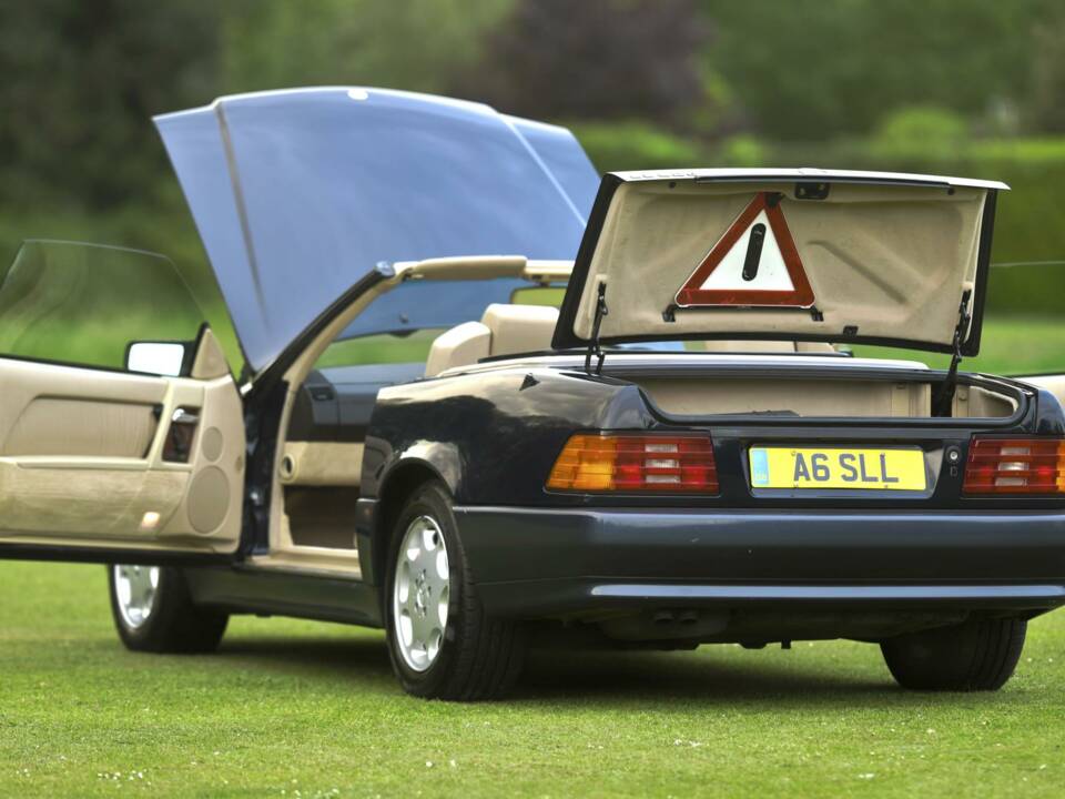 Image 35/50 of Mercedes-Benz SL 500 (1995)