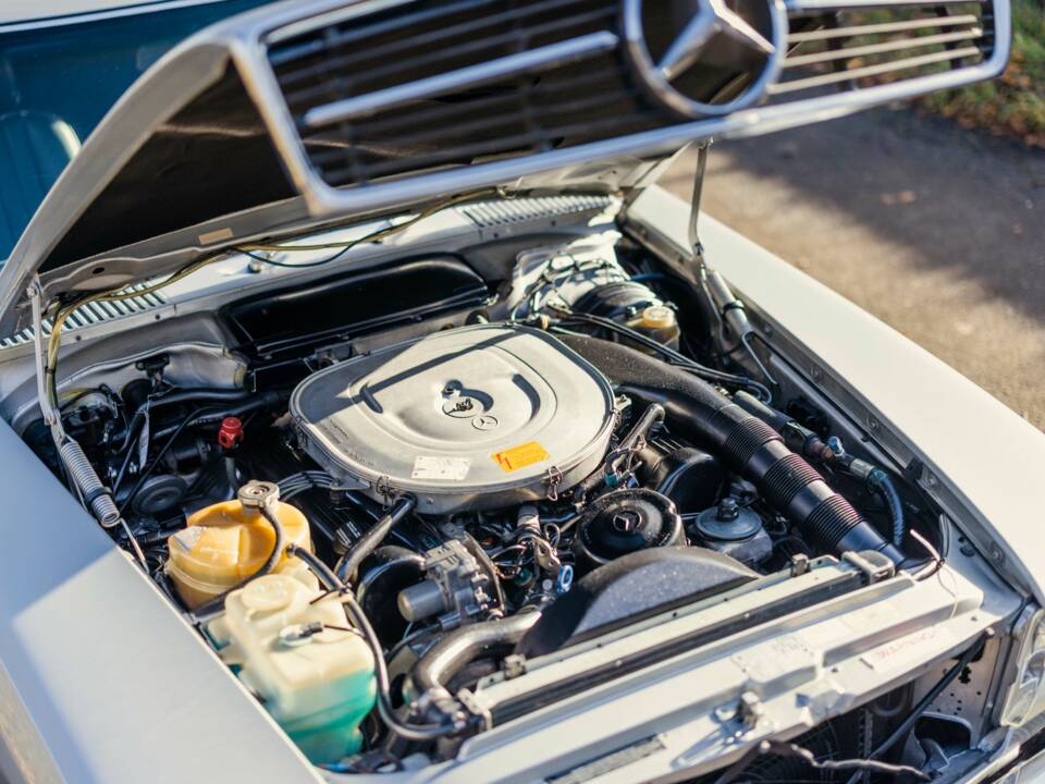 Image 33/50 of Mercedes-Benz 560 SL (1988)