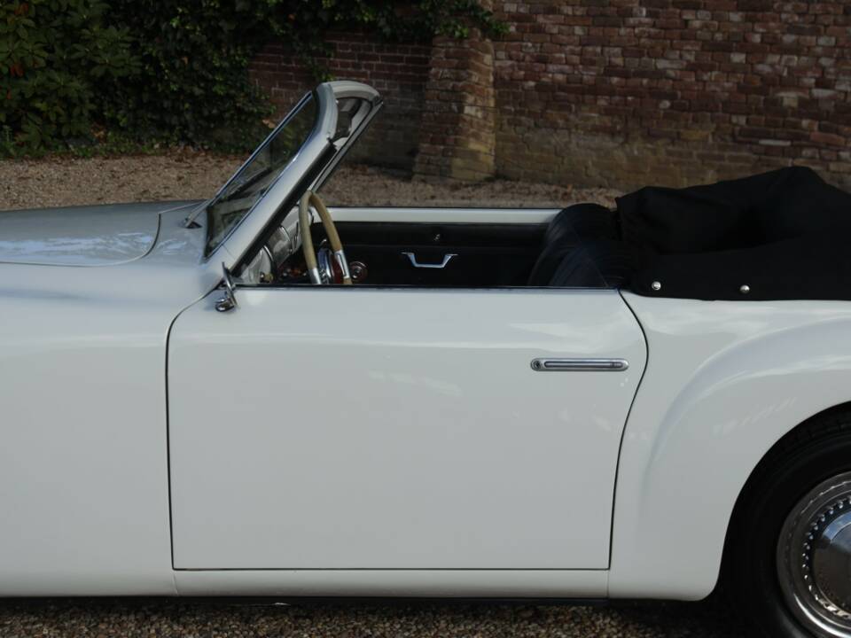 Image 27/50 of SIMCA 8 Sport (1950)