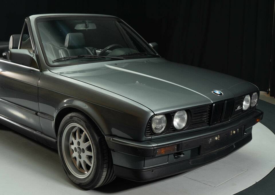 Afbeelding 3/8 van BMW 320i (1989)