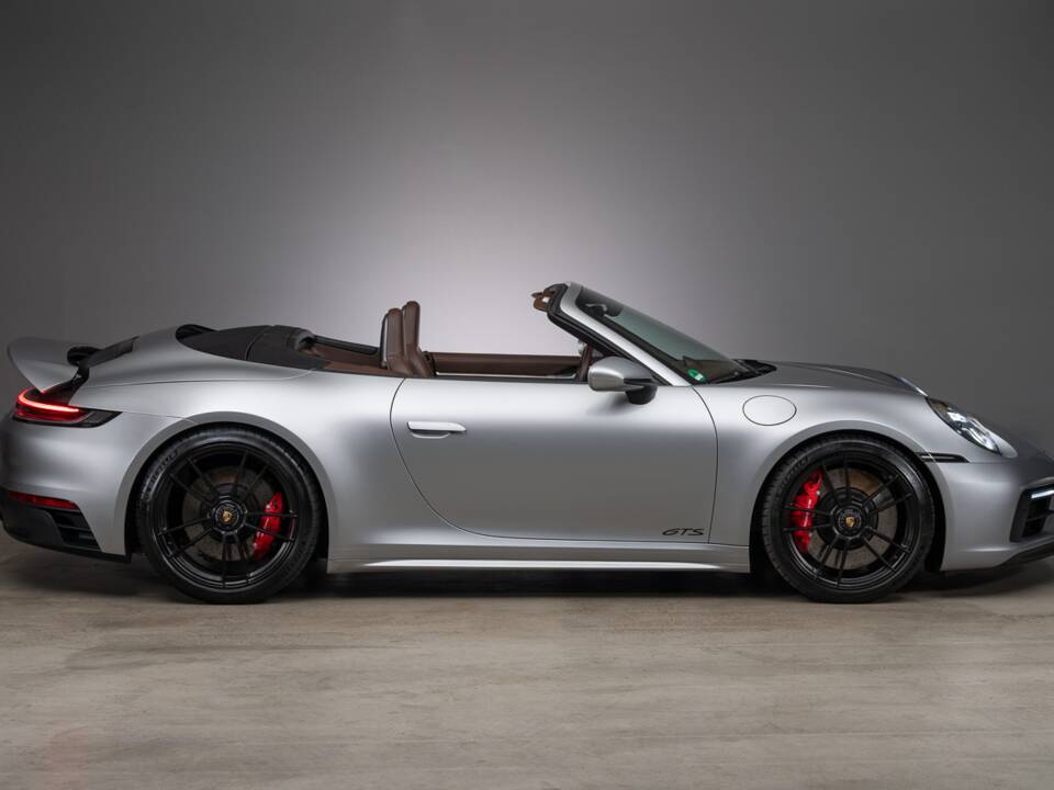 Image 5/31 de Porsche 911 Carrera 4 GTS (2024)