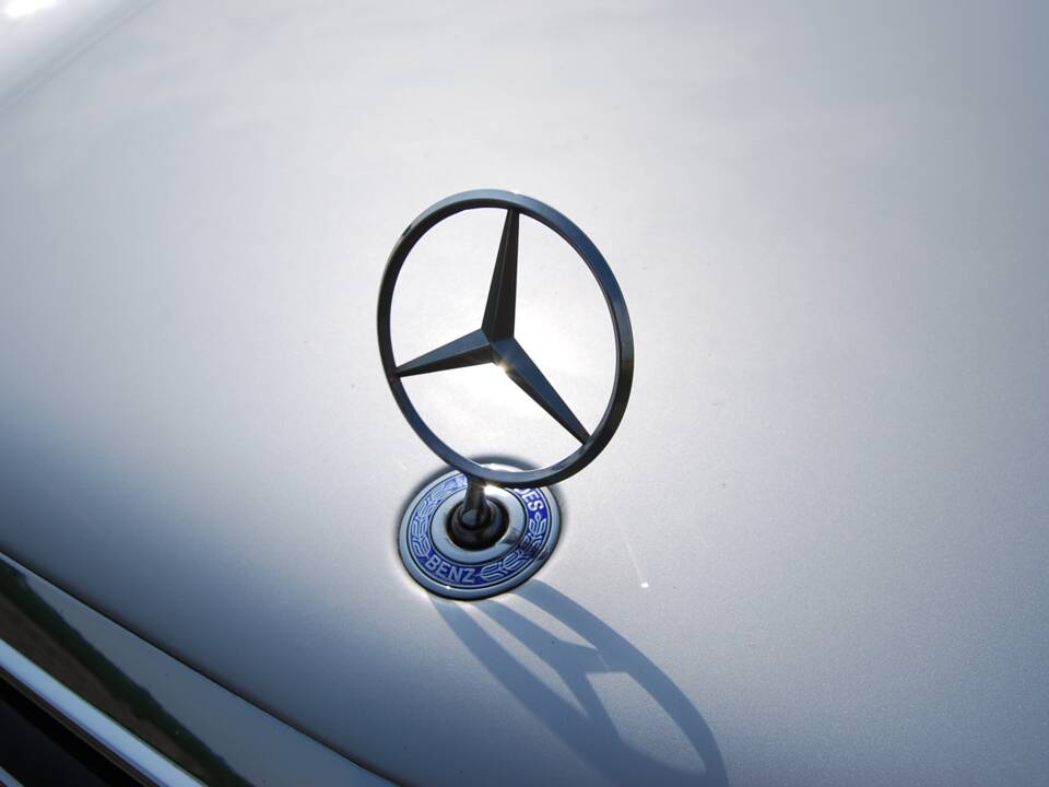 Image 21/46 of Mercedes-Benz CLK 200 (1999)