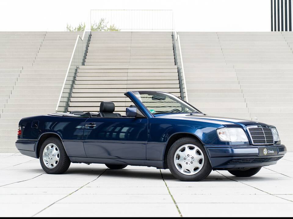Image 2/45 of Mercedes-Benz E 220 (1995)