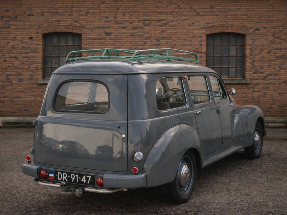 Image 2/28 de Peugeot 203 Familiale (1953)