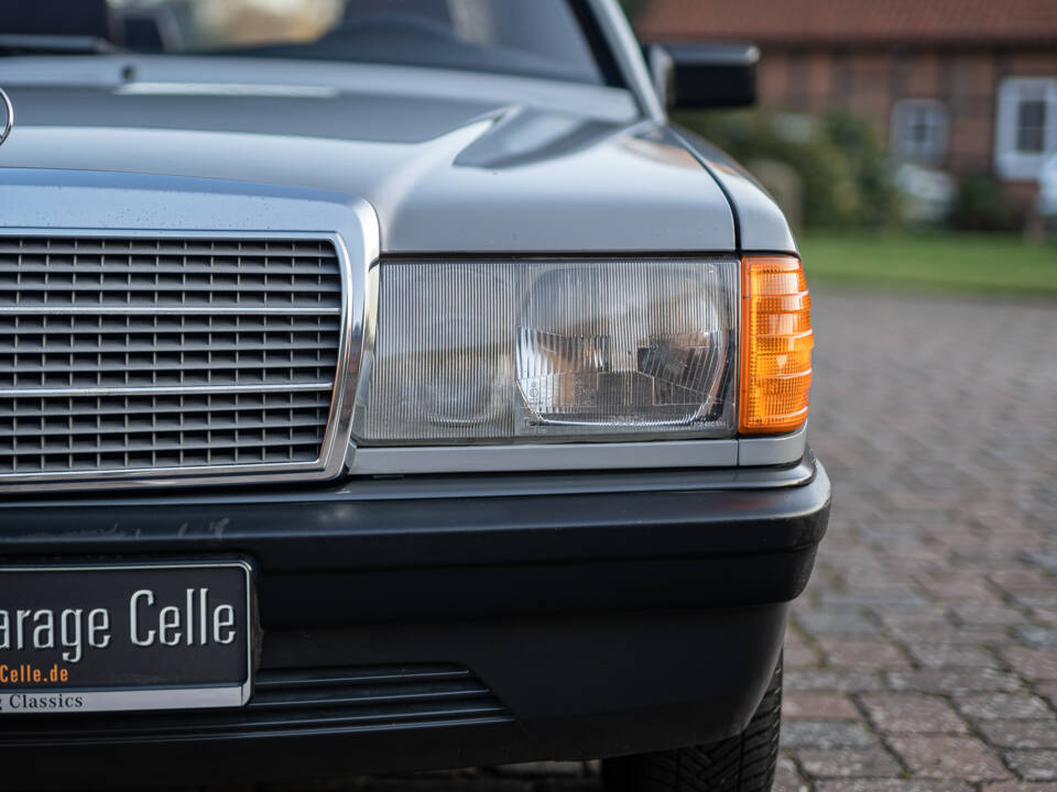 Afbeelding 4/38 van Mercedes-Benz 190 E (1983)