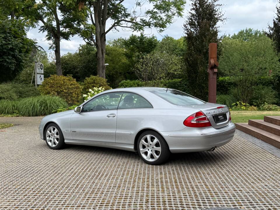 Bild 3/33 von Mercedes-Benz CLK 320 (2002)