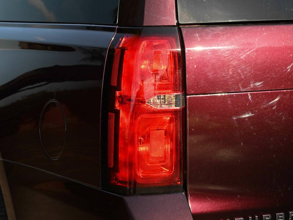 Image 42/50 of Chevrolet Suburban (2017)