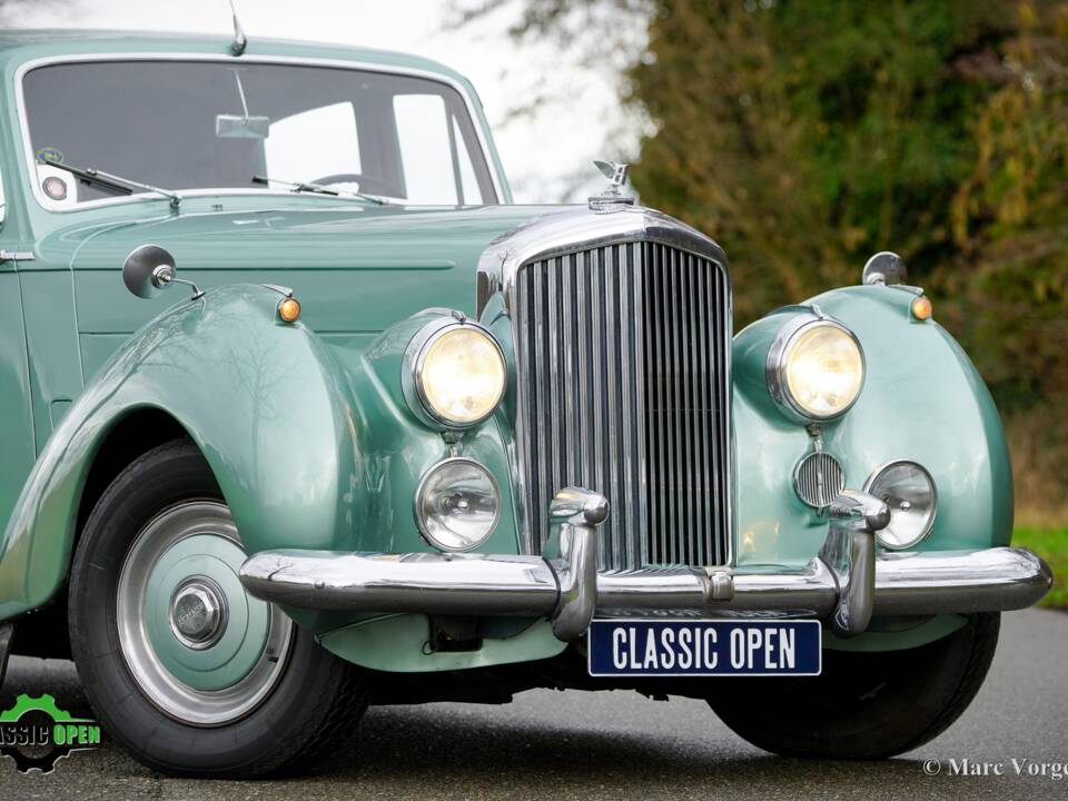 Image 31/46 of Bentley R-Type (1953)