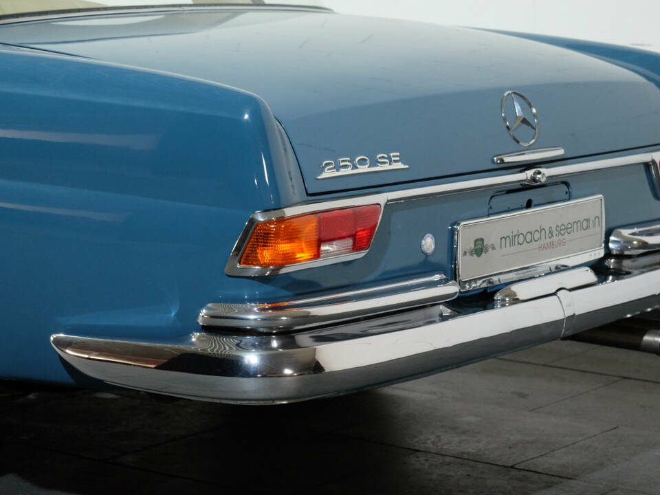 Image 9/20 de Mercedes-Benz 250 SE (1965)