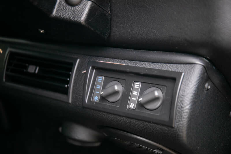 Image 29/50 de Land Rover Defender 90 Td5 (2003)