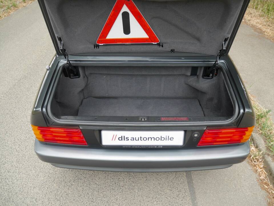 Immagine 37/47 di Mercedes-Benz 500 SL (1900)