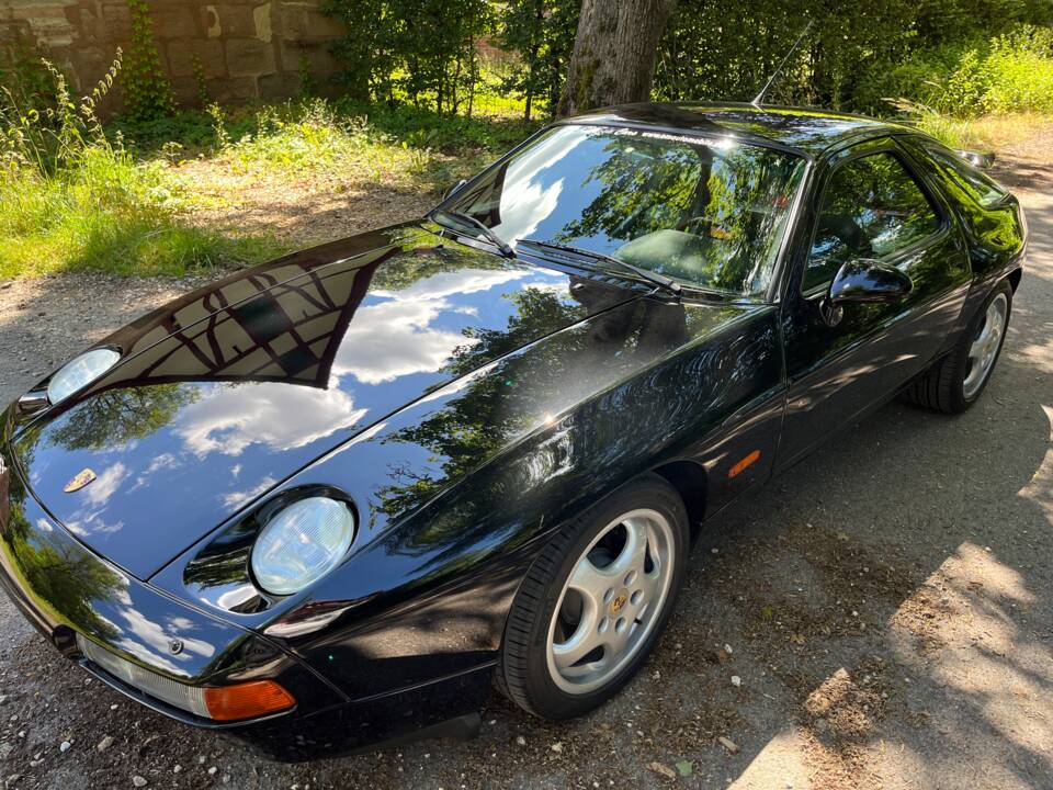 Bild 30/31 von Porsche 928 GTS (1993)