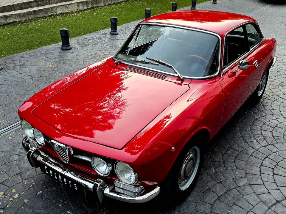 Image 1/34 of Alfa Romeo 1750 GT Veloce (1969)