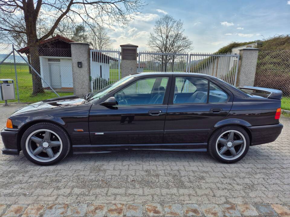 Image 7/49 of BMW 318is "Class II" (1994)