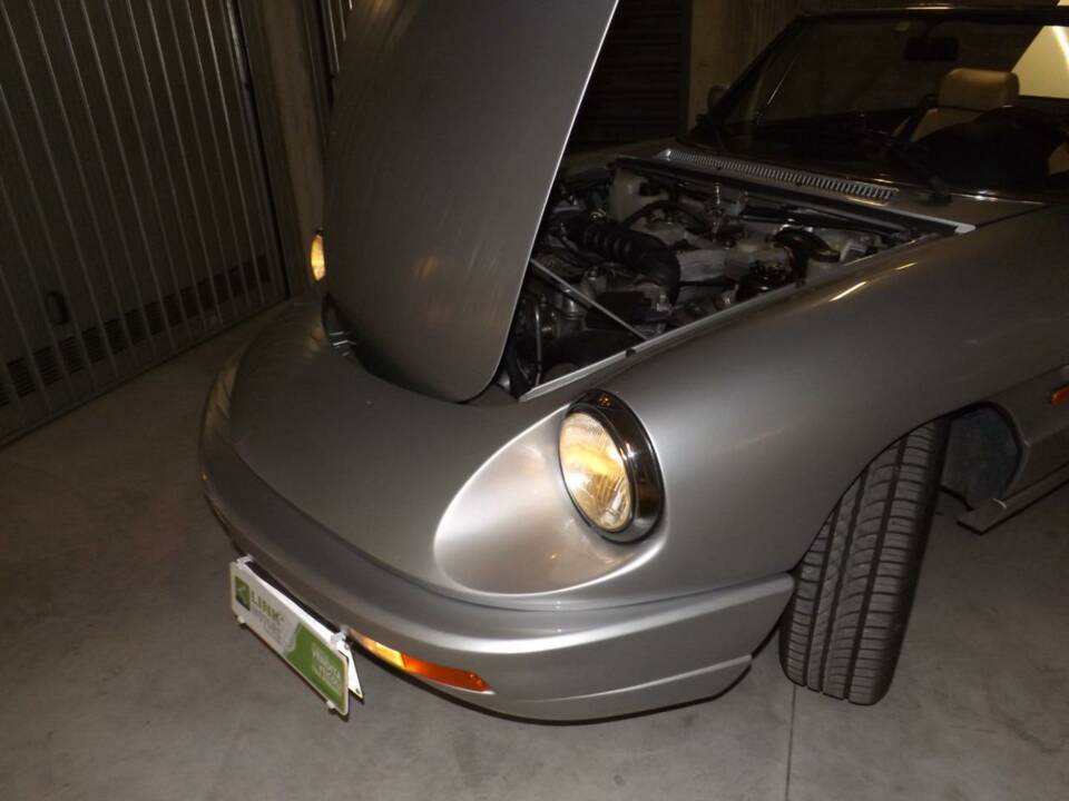 Bild 27/50 von Alfa Romeo 2.0 Spider (1992)