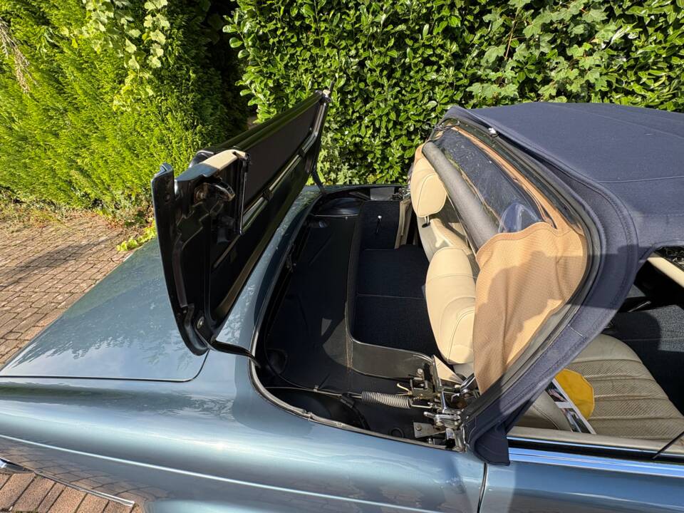 Image 24/38 de Mercedes-Benz 280 SL (1970)