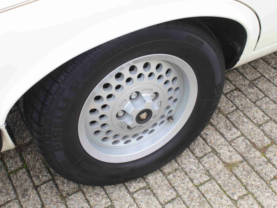 Bild 24/68 von Jaguar XJ 6 4.2 (1985)