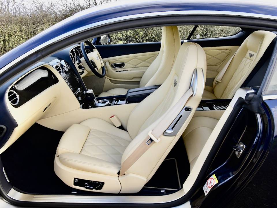 Image 8/44 de Bentley Continental GT (2010)