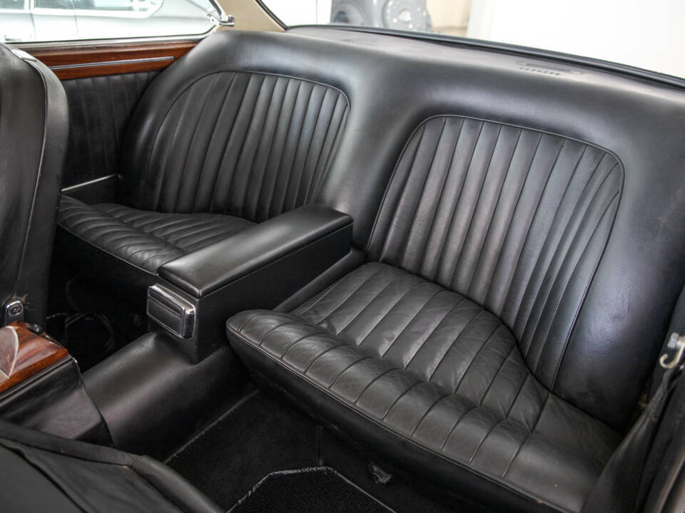 Image 30/40 of Maserati Mexico 4200 (1967)