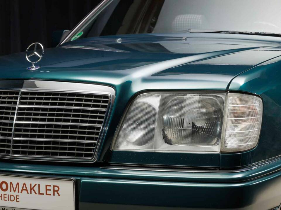 Bild 3/40 von Mercedes-Benz E 220 (1995)