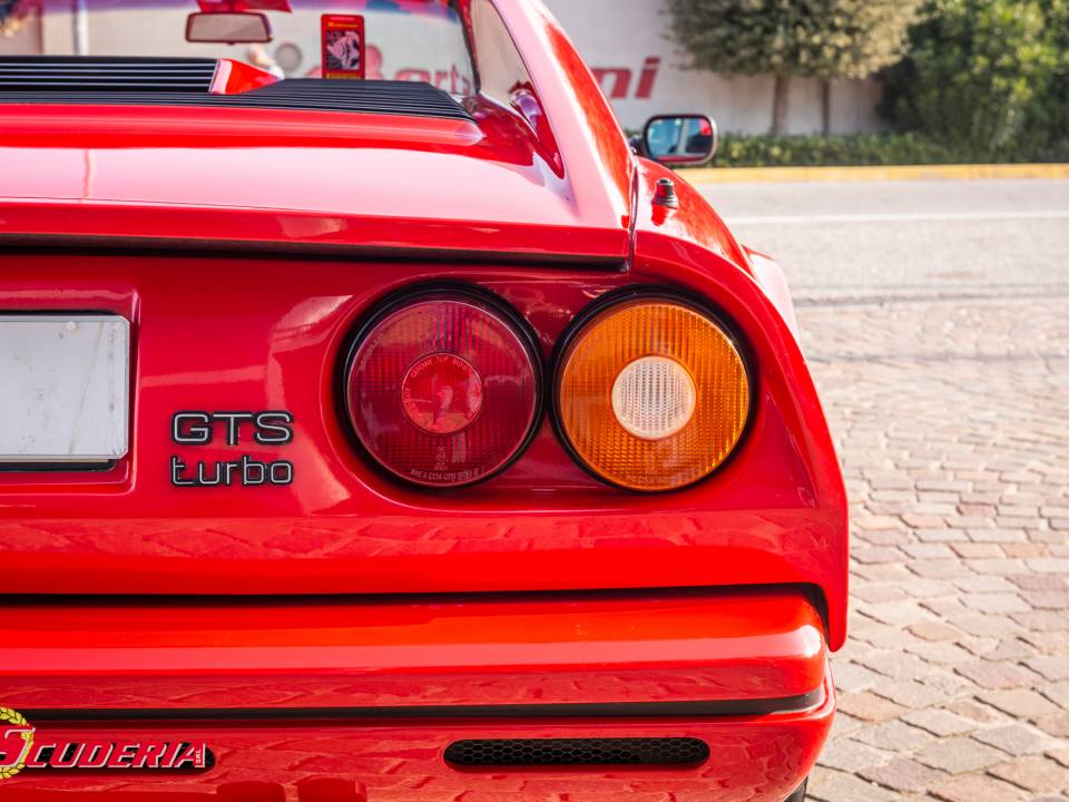 Image 13/49 de Ferrari 208 GTS Turbo (1989)